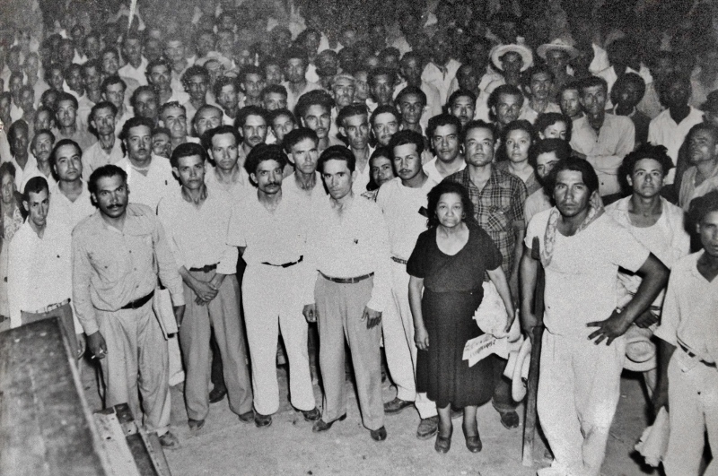 Jacinto LA?pez  junto con sus seguidores en 1949 AGN (800x531)